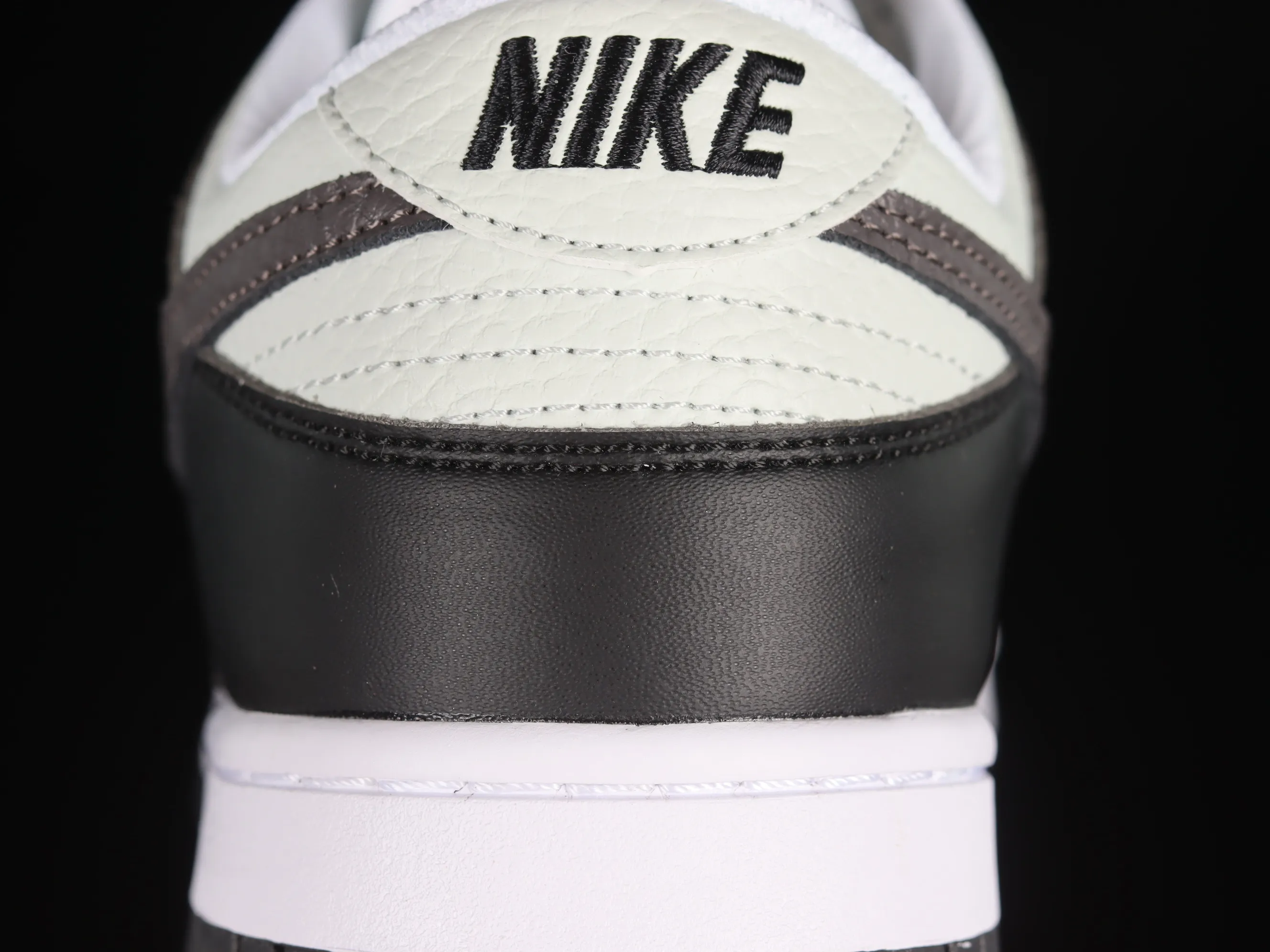 All Categories Nk SB Dunk Series Nk SB Dunk Low Low-top sneakers Cost-effective version Nk Dunk Low "Mini Orange Swoosh" SB low-top sports and leisure sneakers FN7808-001